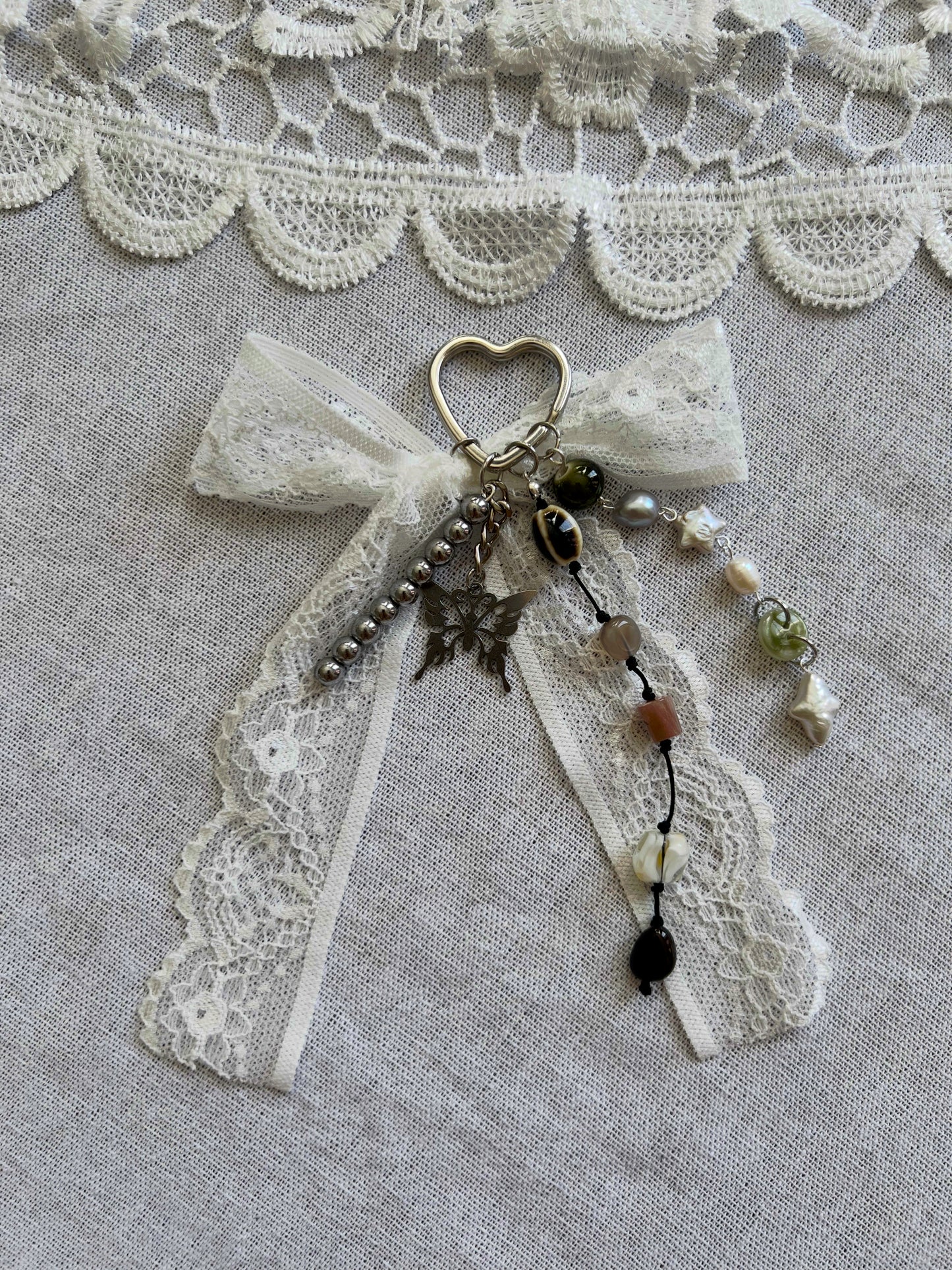 LACE BOW BUTTERFLY KEYCHAIN