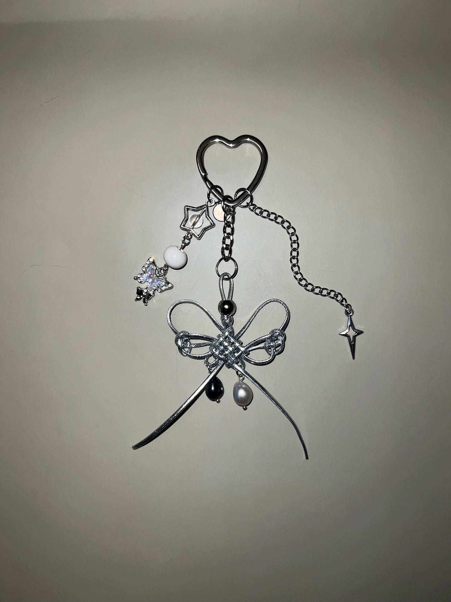 PEARLY FLUTTER KEYCHAIN