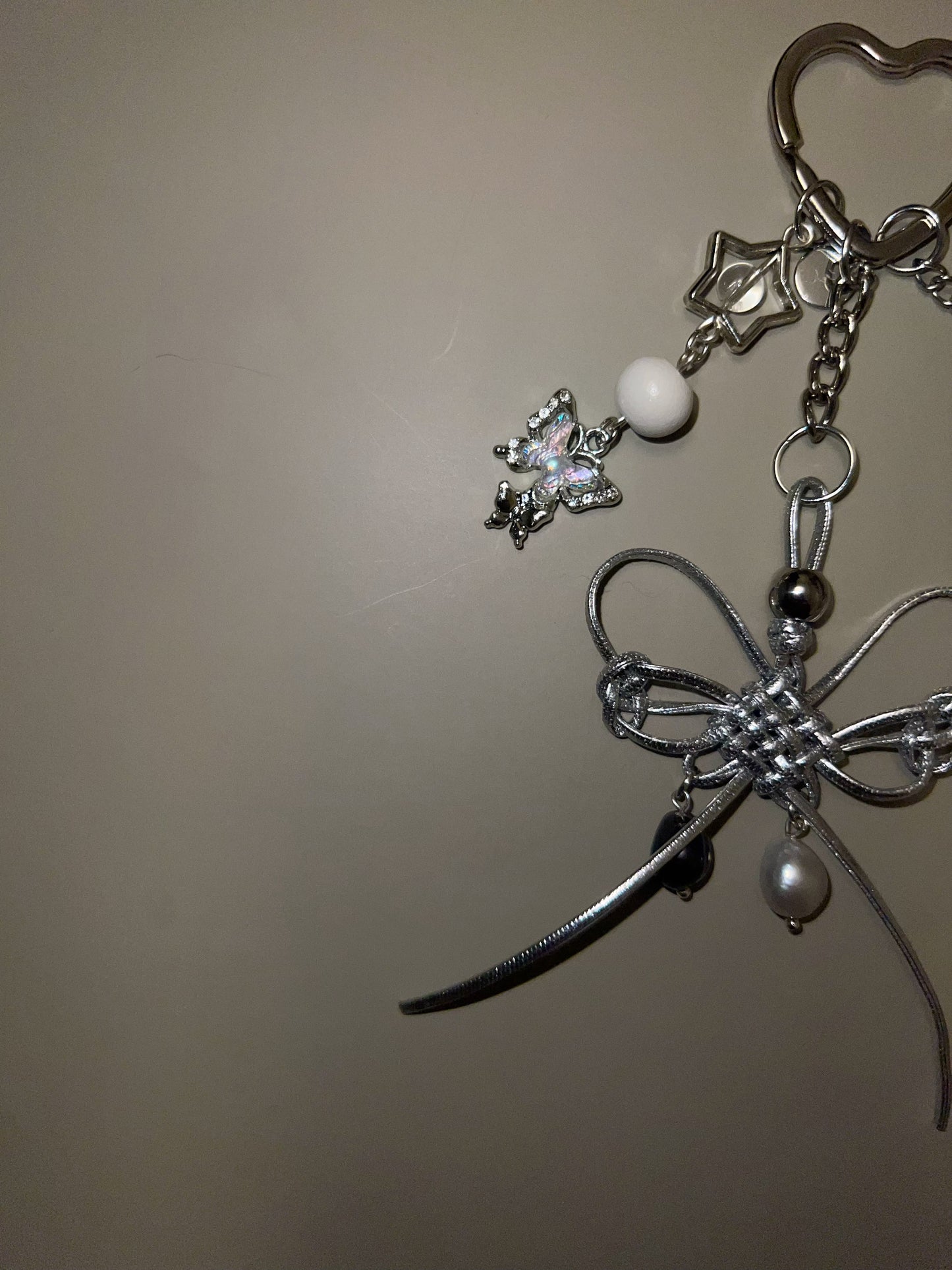 PEARLY FLUTTER KEYCHAIN