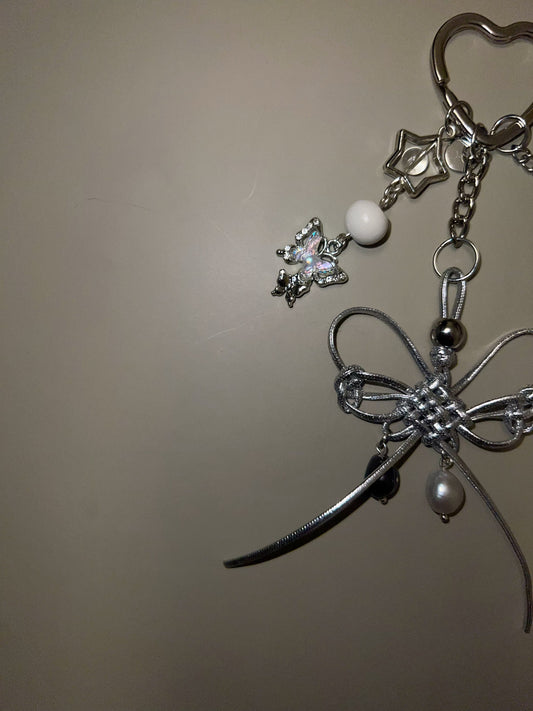 PEARLY FLUTTER KEYCHAIN
