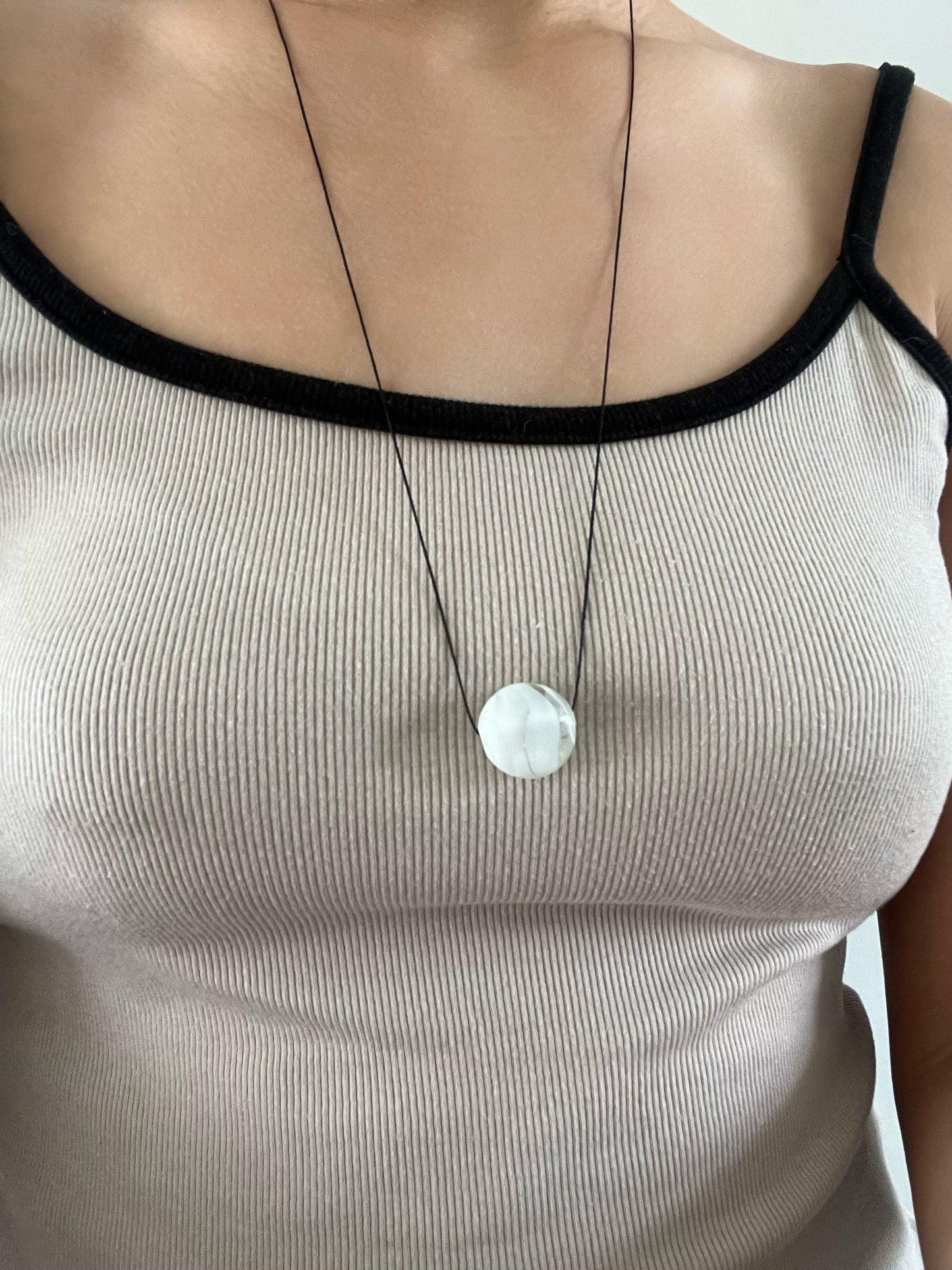 GLASS PENDANT NECKLACE 08