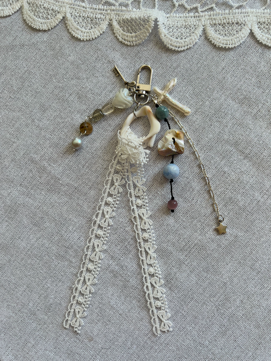 LACE SHELL KEYCHAIN