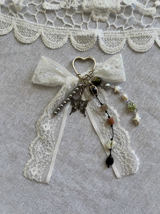 LACE BOW BUTTERFLY KEYCHAIN