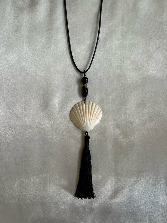 SCALLOP SHELL TASSEL NECKLACE