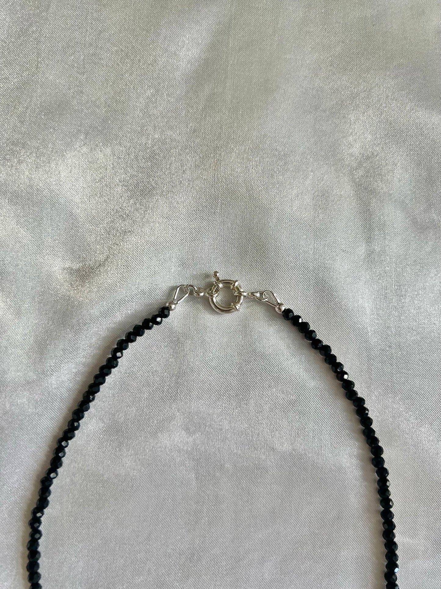 WHITE ARK SHELL TASSEL NECKLACE