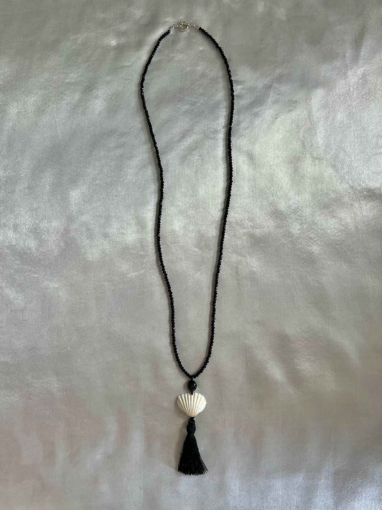 WHITE ARK SHELL TASSEL NECKLACE