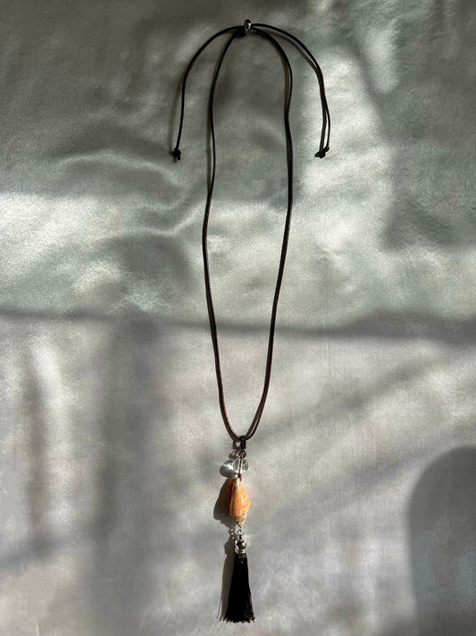 DOVE SHELL TASSEL NECKLACE BROWN