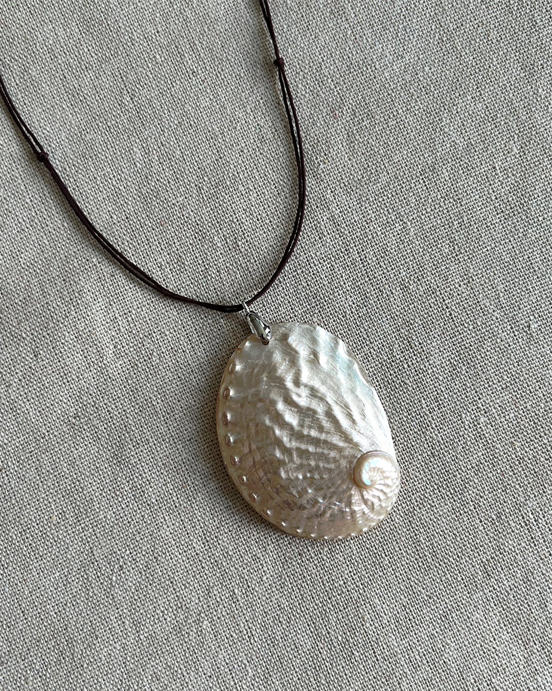 ABALONE SHELL PENDANT NECKLACE