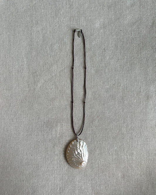 ABALONE SHELL PENDANT NECKLACE