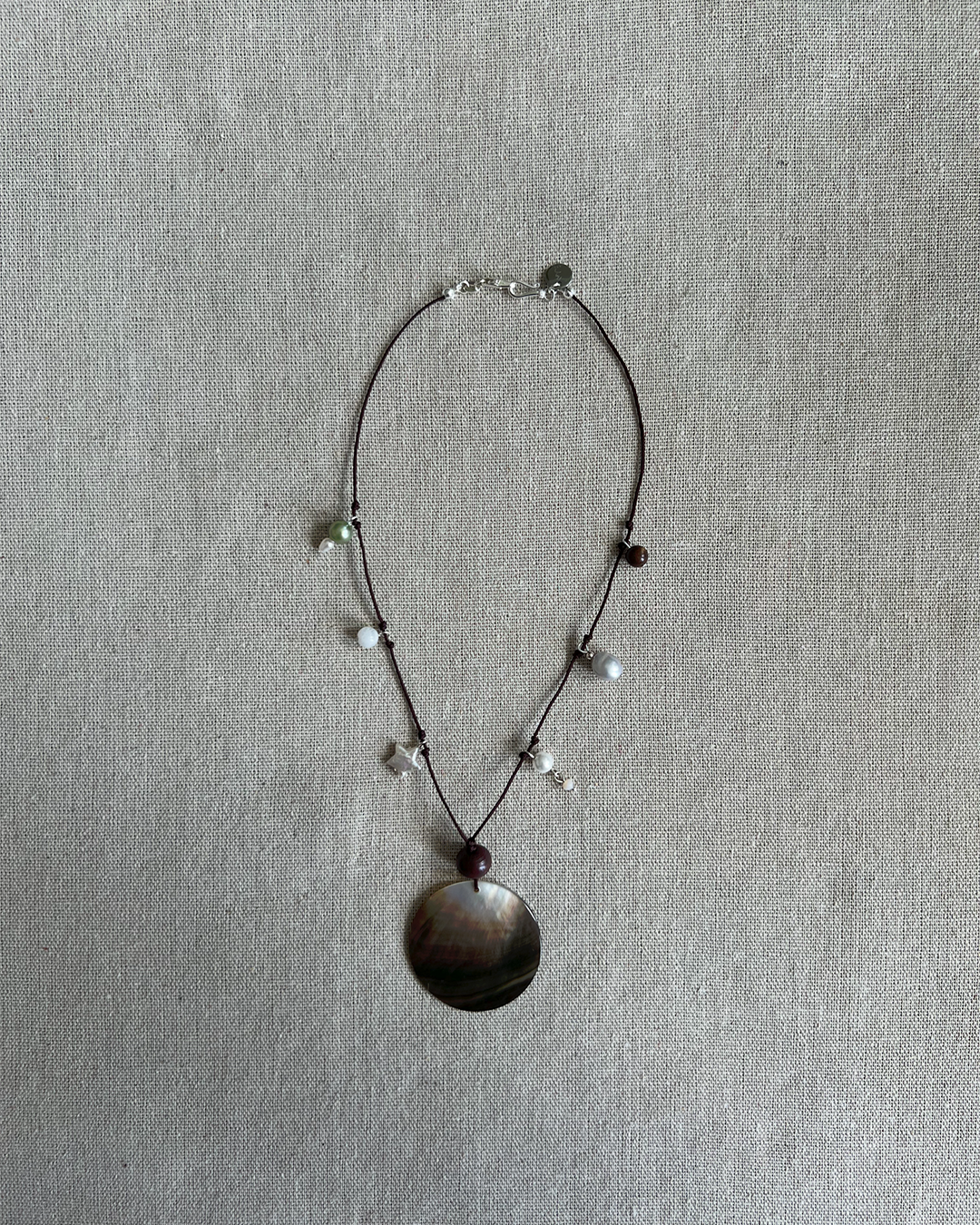 BLACK SHELL PENDANT NECKLACE