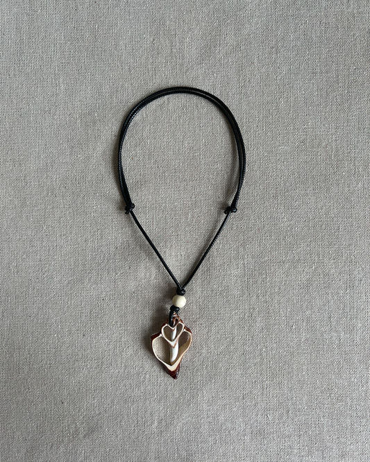 CONCH SHELL CORD NECKLACE - BROWN