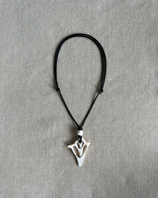 CONCH SHELL CORD NECKLACE - WHITE
