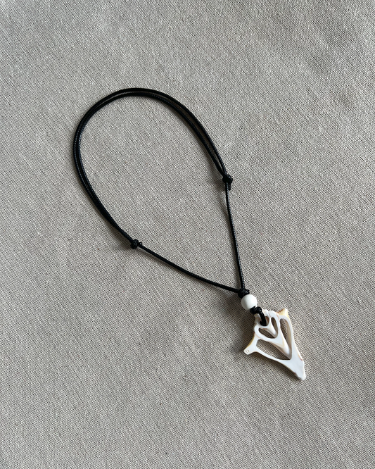 CONCH SHELL CORD NECKLACE - WHITE